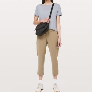 Lululemon on the fly crop woven 23”